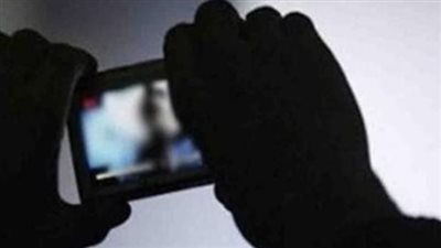 بالذكاء الاصطناعي.. تفاصيل تعرض طبيب أسنان للابتزاز عن طريق فيديو مفبرك | بث مباشر 