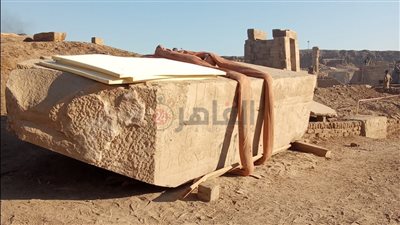 بعد نشر القاهرة 24.. وقف أعمال نقل الأحجار الأثرية بمعابد الكرنك بالونش