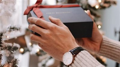 10 أفكار هدايا عيد الحب للزوجة.. الوقت في العد التنازلي