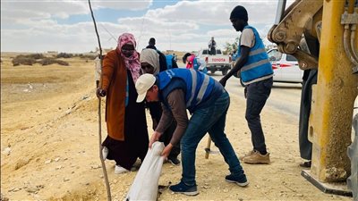 وزيرة البيئة: زراعة 850 شجرة من التوت العماني والخيار شمبر بمشاركة 100 متطوع من 17 جنسية| صور 