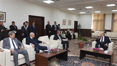 بحضور رئيس مجلس الشيوخ.. محافظ المنيا يشارك في اجتماع مجلس أمناء الجامعة الأهلية 