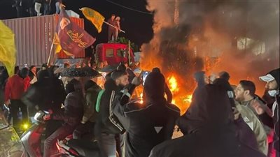 أنصار حزب الله يقطعون طريق مطار بيروت.. وانتشار مكثف للأمن والجيش