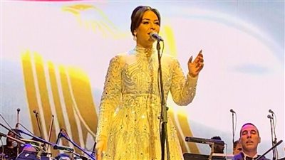 بـ يا أغلى اسم فى الوجود.. مروة ناجي تغازل مصر في حفل كامل العدد بعيد الحب 