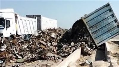 تسببت في غلق نزلة أشمون.. انقلاب سيارة نقل محملة بالخردة على الطريق الإقليمي بالمنوفية| بث مباشر