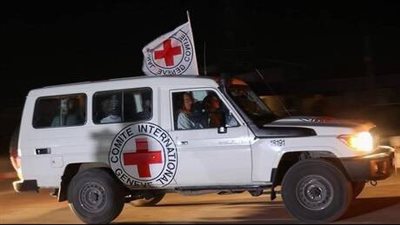 الفصائل الفلسطينية تسلم الصليب الأحمر جثة أسير إسرائيلي 