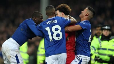 اشتباكات بين لاعبي ليفربول وإيفرتون بعد انتهاء مباراة الديربي | صور