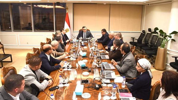 خلال عقد الاجتماع