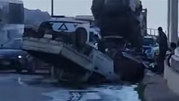 انقلاب سيارة محملة