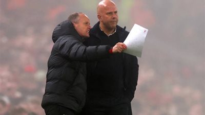 الاتحاد الإنجليزي يتهم آرني سلوت ومساعده بالتصرف بطريقة غير لائقة.. ومهلة للثنائي للرد