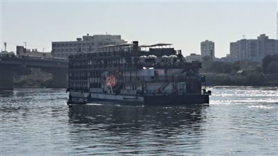 شحوط باخرة سياحية على متنها 42 سائحًا في النيل بالمنيا