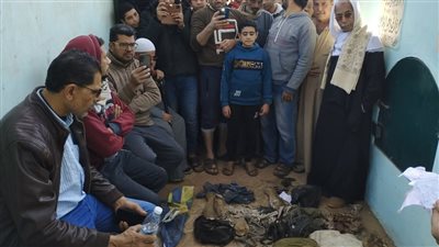 مدفونة في دباديب.. حملة تنظيف مقابر تكشف أعمالا سحرية بالمنوفية| صور 