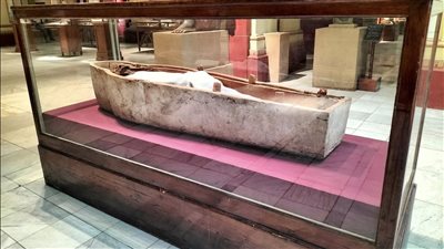  اليدين والرجلين مربوطة بحبال من الجلد.. المتحف المصري ينشر صورا جديدة لـ المومياء الصارخة | صور 