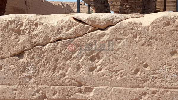 الحجر المكسور 