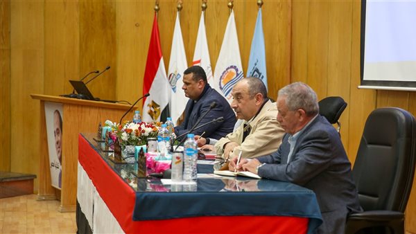 جانب من اجتماع وزير