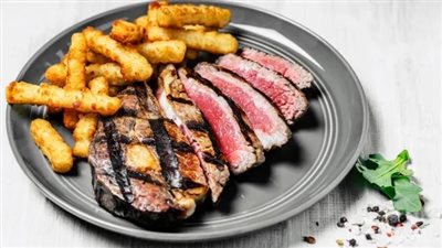 أطعمة شائعة تزيد خطر الإصابة بأمراض القلب.. احذرها