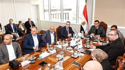 وزير الإسكان يبحث مع شركة فاوندرز الخطة الترويجية لأحد المشروعات بالعاصمة الإدارية