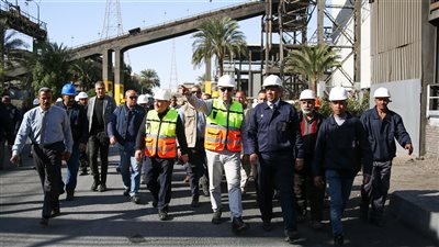 وزير قطاع الأعمال يختتم جولته في جنوب الصعيد بزيارة ميدانية للشركة المصرية للسبائك الحديدية