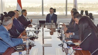 وزير الاستثمار يبحث مع ممثلي أكوا باور السعودية تعزيز التعاون في مجال الطاقة المتجددة