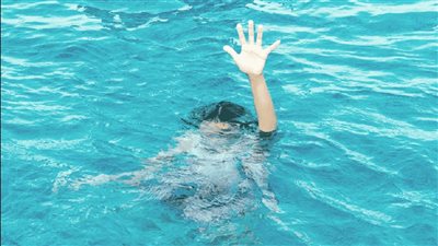 هربا من حرارة الجو.. مصرع طالب غرقا في ترعة نجع حمادي بسوهاج