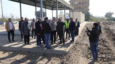 على مساحة 3500 متر.. محافظ المنيا يتفقد سوق ميانة الحضاري