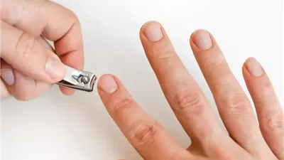 ما علاقة صحة الأظافر بالتقدم في العمر؟