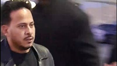 كريم عفيفي ومحمد علي رزق أول الحاضرين في عزاء سيد السبكي بمسجد الشرطة| بث مباشر 