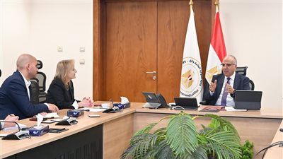 الري تبحث التعاون مع البنك الأوروبي لإعادة تأهيل محطات الرفع وتقليل استهلاك الكهرباء 