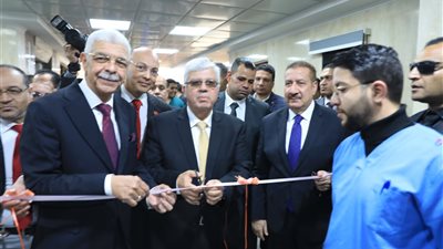 وزير التعليم العالي يفتتح ويضع حجر الأساس لعدد من المشروعات الطبية والتعليمية بجامعة المنوفية