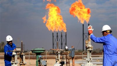 احمدوا ربنا غيركم مش لاقي شغل.. العاملون بشركة برج العرب للبترول يشتكون من تأخر مستحقاتهم وتعرضهم للتنمر