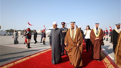 بمراسم استقبال رسمية.. ‏شيخ الأزهر يصل العاصمة البحرينية للمشاركة في فعاليات مؤتمر الحوار الإسلامي