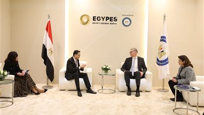 وزير البترول يناقش التعاون مع شركة شل العالمية