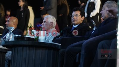 وزير الرياضة يشهد المباراة الاستعراضية لأساطير كرة القدم العالمية والمصرية