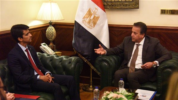 وزير الصحة وسفير