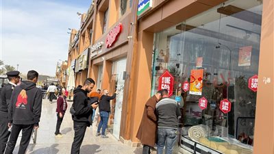 غلق وتشميع 34 محلًا تجاريًا لعدم استخراج تراخيص بمدينة 6 أكتوبر