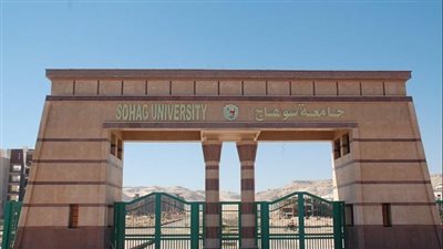تفاصيل سقوط طالبة من الطابق الثالث بالمدينة الجامعية بسوهاج.. ورئيس الجامعة يطمئن على حالتها الصحية| بث مباشر