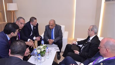 وزير الكهرباء يبحث مع سيمنس إنيرجي إقامة محطة رياح بقدرة 500 ميجاوات