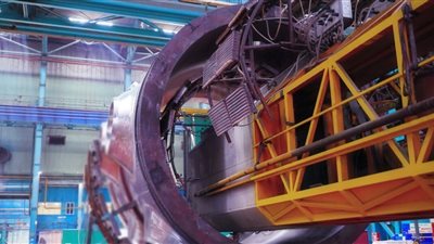 مهندسو روساتوم ينجحون في لحام النصف العلوي لوعاء مفاعل محطة الضبعة النووية