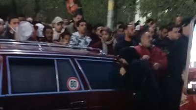 كان بيعلق نور فرحه.. انهيار أسرة الشاب ضحية صديقه العريس خلال تشييع جثمانه بالإسكندرية| بث مباشر