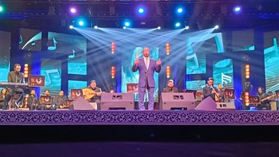 رغم مرضه.. علي الحجار يتألق في حفل مسرح البالون وسط تفاعل جماهيري كبير| صور
