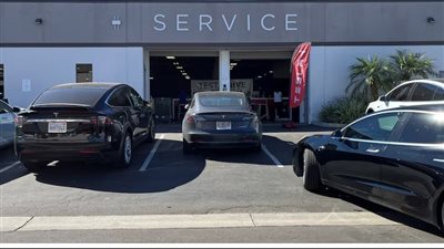 تسلا تستدعي نحو 380 ألف سيارة بسبب عطل في مساعد التوجيه