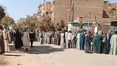 نعشان في جنازة واحدة.. أهالي منفلوط يشيعون جثماني شقيقين من ضحايا عقار أسيوط المنهار | بث مباشر 