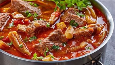 رؤية اللحم المطبوخ في المنام دون أكلها للمتزوجة والعزباء.. دلالة على رزق قريب