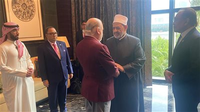 لا يمكنني المغادرة دون رؤيتكم.. ملك ماليزيا يحرص على وداع شيخ الأزهر قبل عودته من البحرين لبلاده