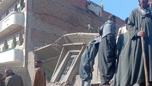 جانب من انهيار العقار