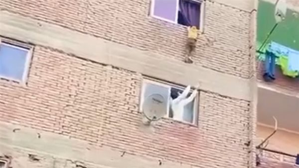 شاب ينقذ حياة طفل