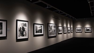 المصور الكيني محمد أمين أيقظ ضمير العالم وأنقذ ملايين الأرواح من خلال عدسته واكسبوجر يحتضن معرضا له