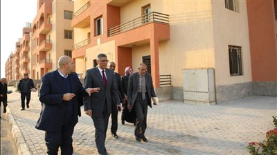 محافظ الجيزة يتفقد تجهيزات مشروع إسكان الديسمي لتسكين 256 أسرة من متضرري السيول بالصف