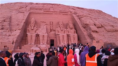 9 فرق فنون شعبية تشارك في الاحتفالات بمهرجان تعامد الشمس على وجه رمسيس الثاني