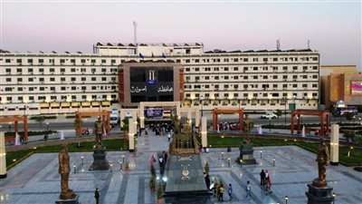 محافظ أسوان يوجه بتطبيق التوقيتات الجديدة لمواعيد غلق المحال العامة خلال شهر رمضان 