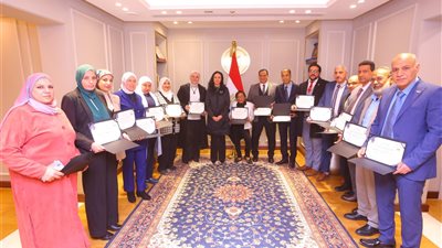 وزيرة التضامن تكرم قطاع مكتبها لتميزه خلال شهر فبراير| صور